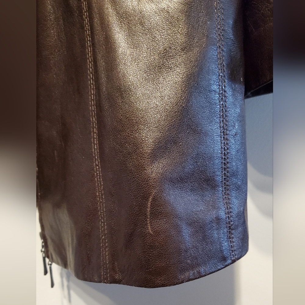 40. Danier Italian Leather Chocolate Brown Jacket - Picture 11 of 11